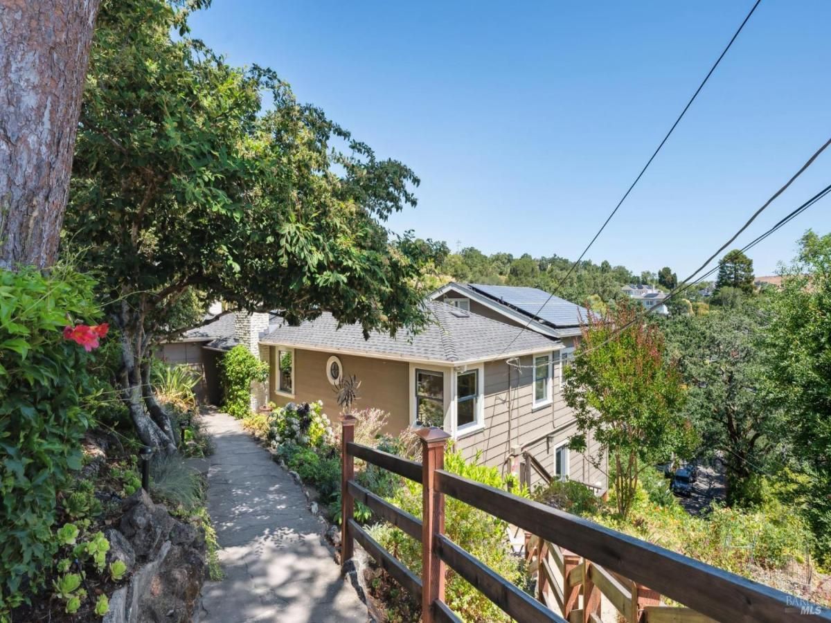 MLS #325064399 img 0