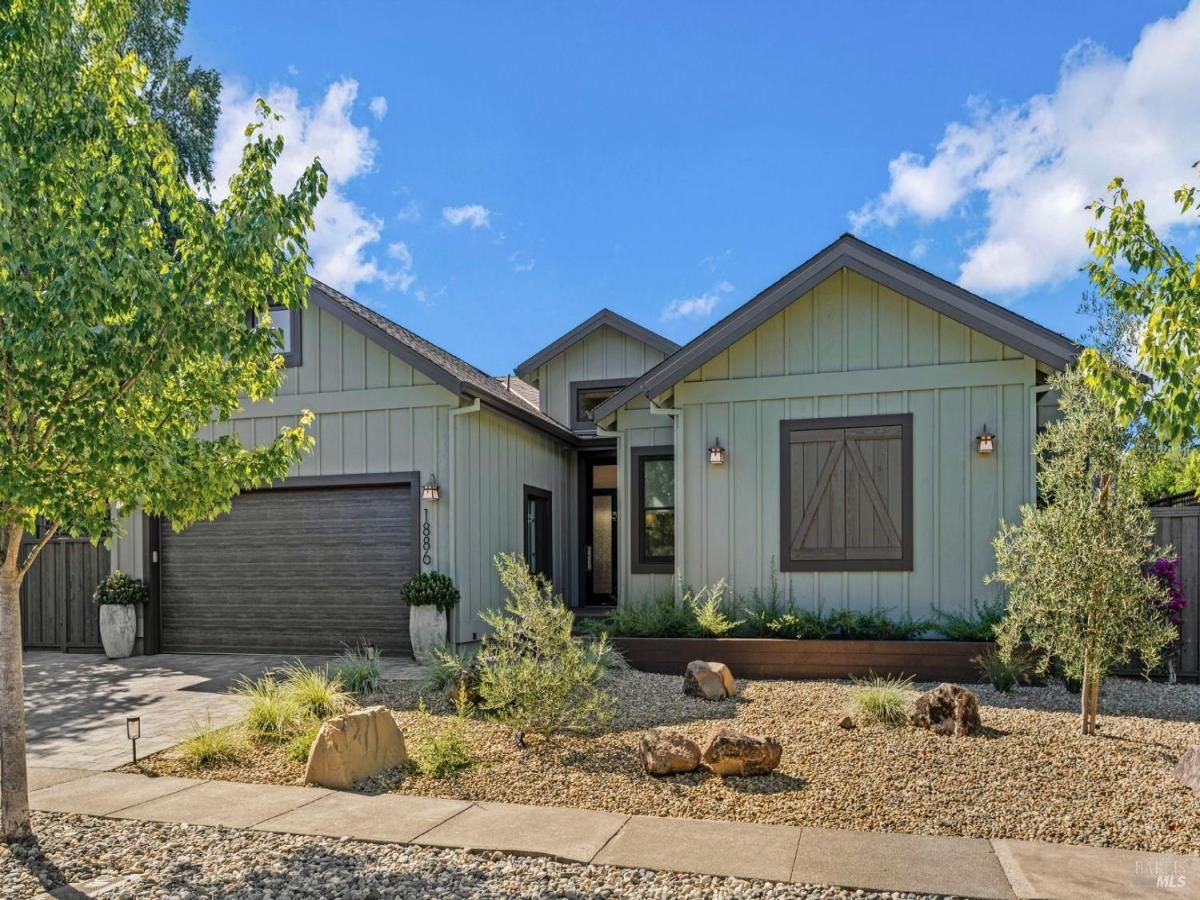 MLS #325065766 img 0