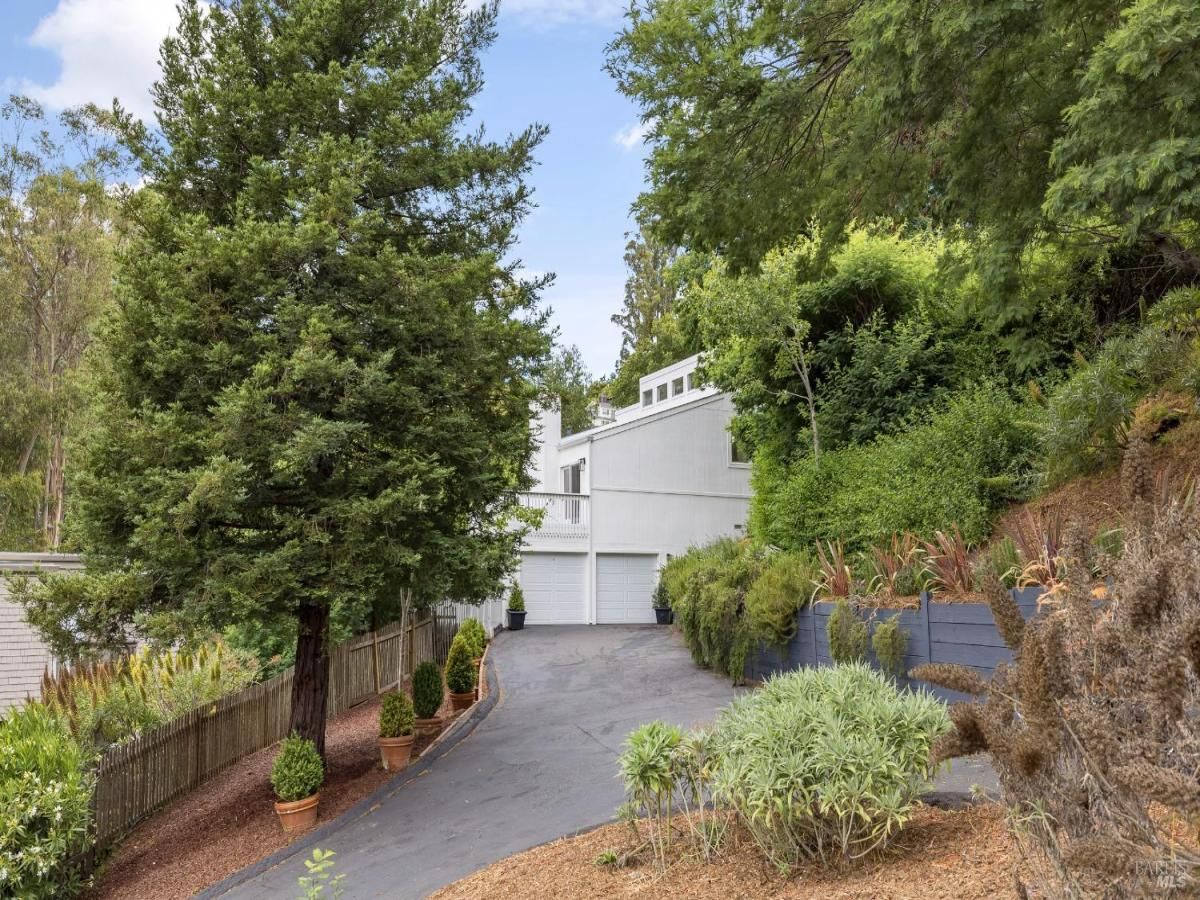 MLS #325065946 img 0