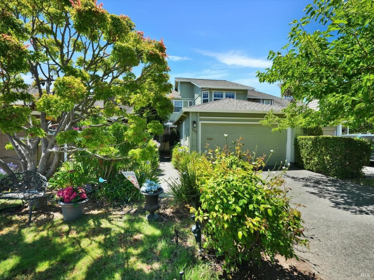 MLS #325066666 img 0