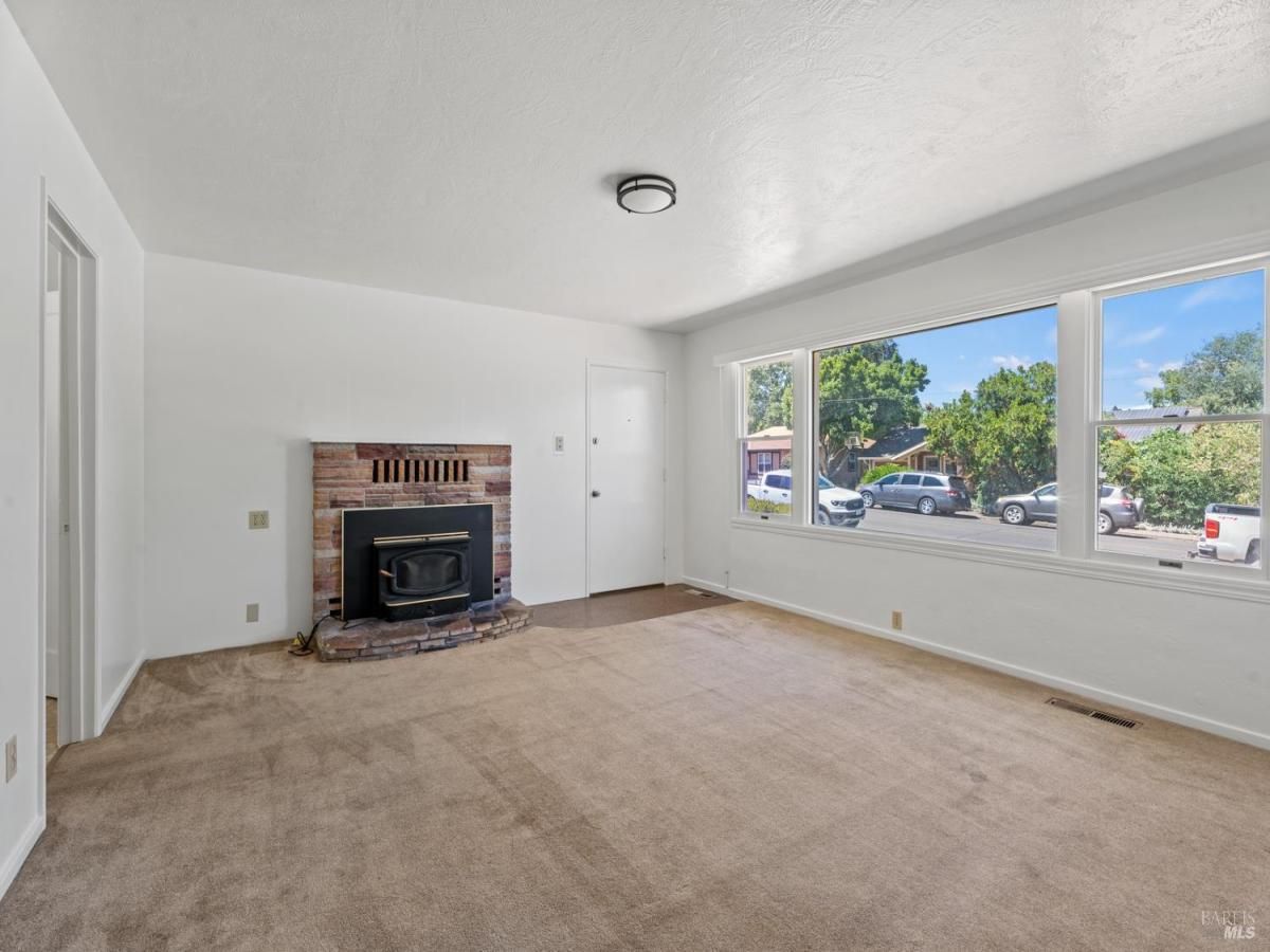 MLS #325067058 img 0