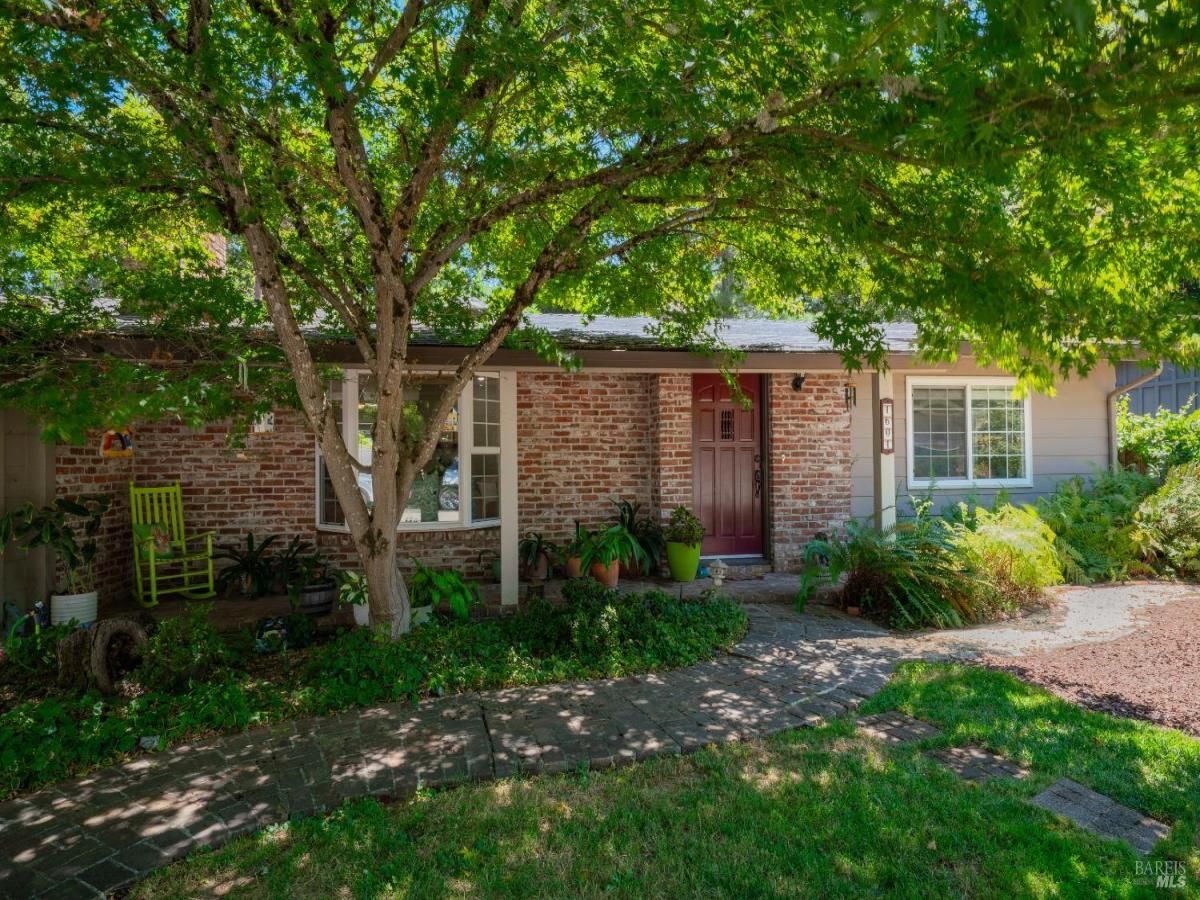 MLS #325067333 img 0