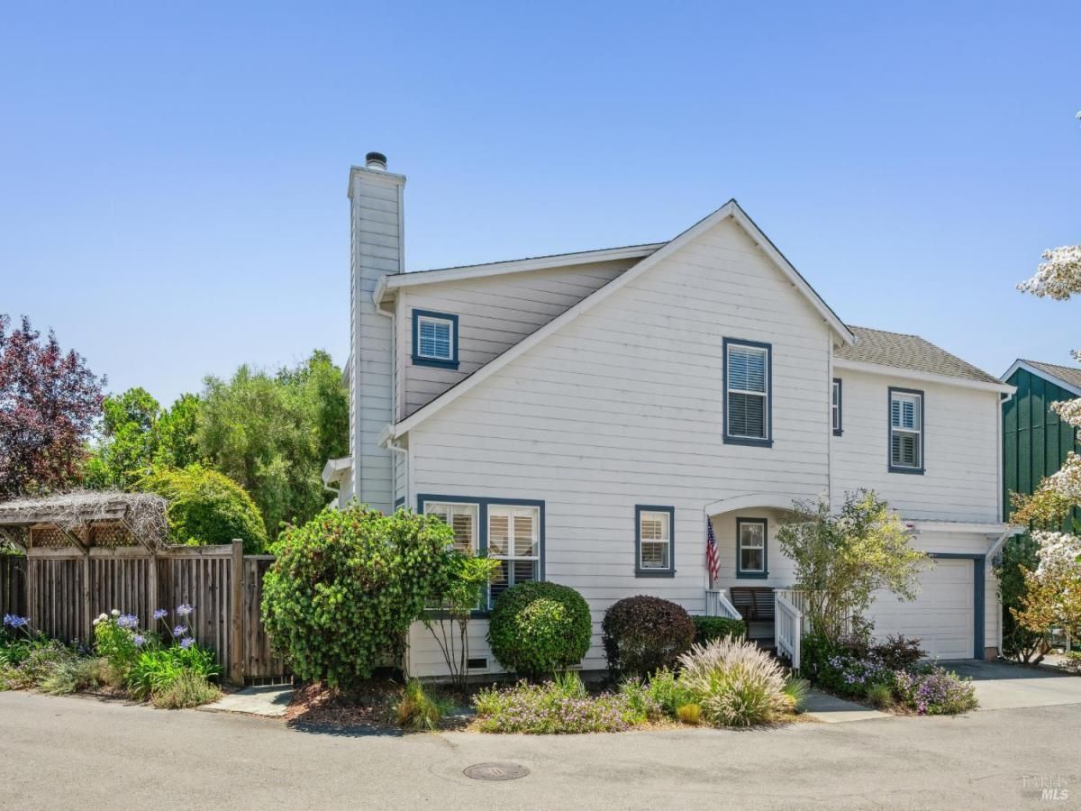 MLS #325067425 img 0