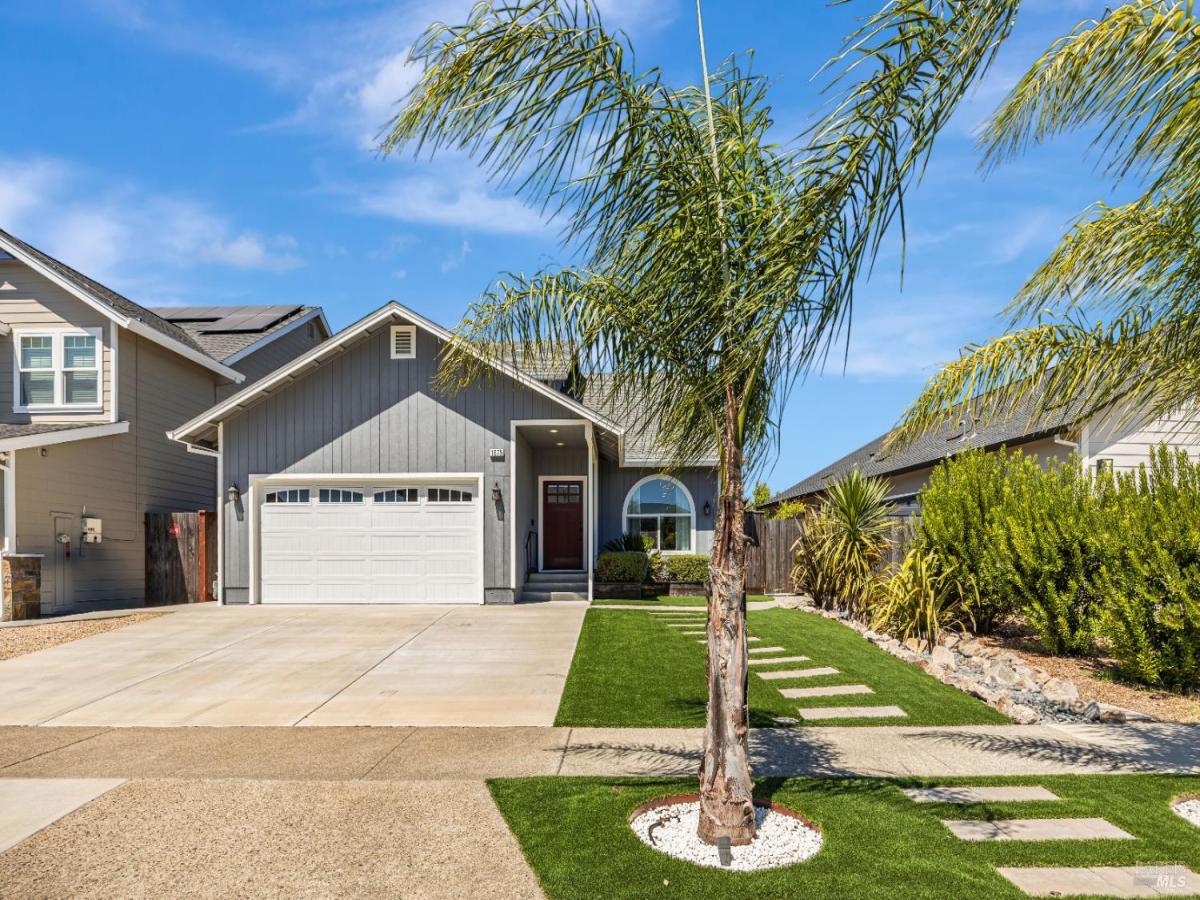 MLS #325067613 img 0