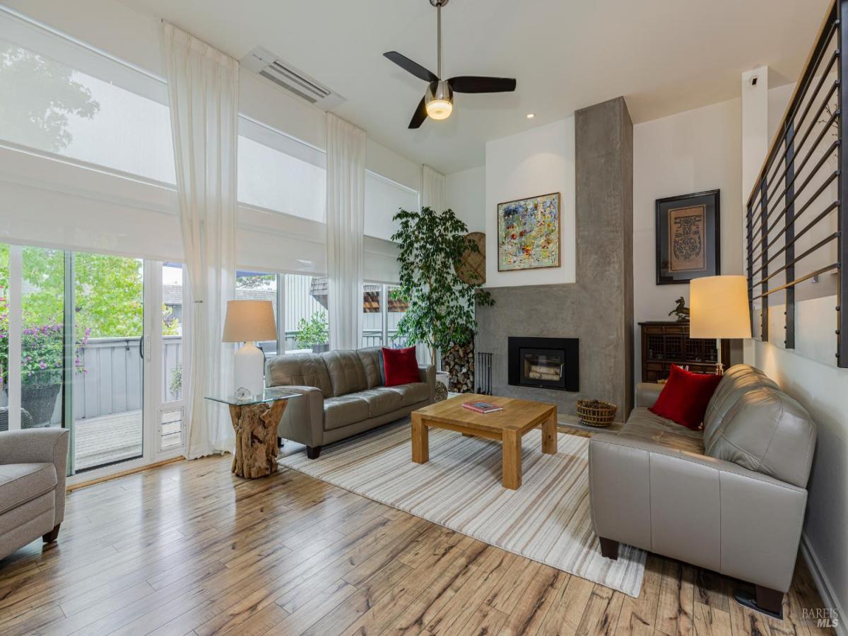 MLS #325068563 img 0