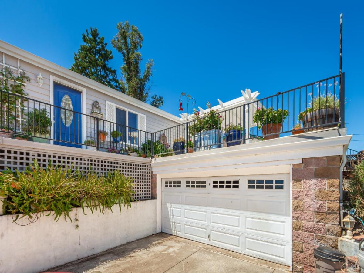 MLS #325069653 img 0