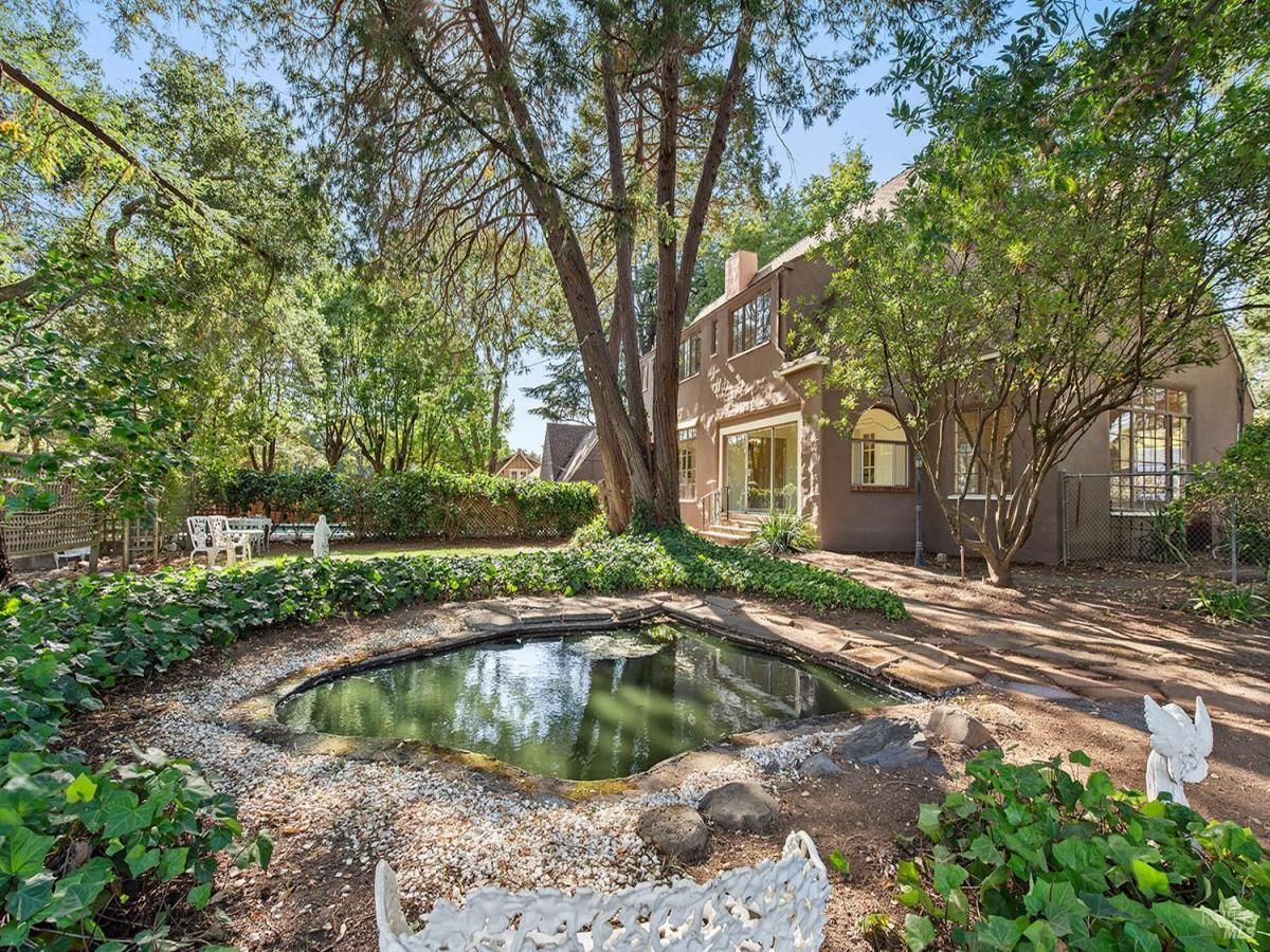 MLS #325070013 img 0