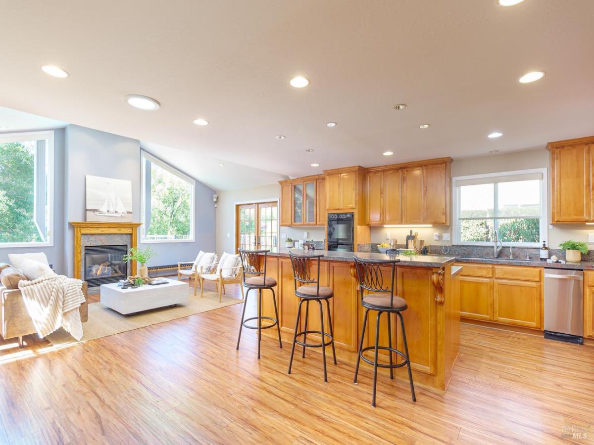 MLS #325070313 img 0