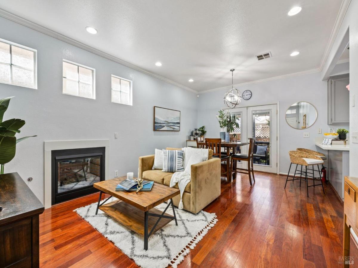 MLS #325070363 img 0