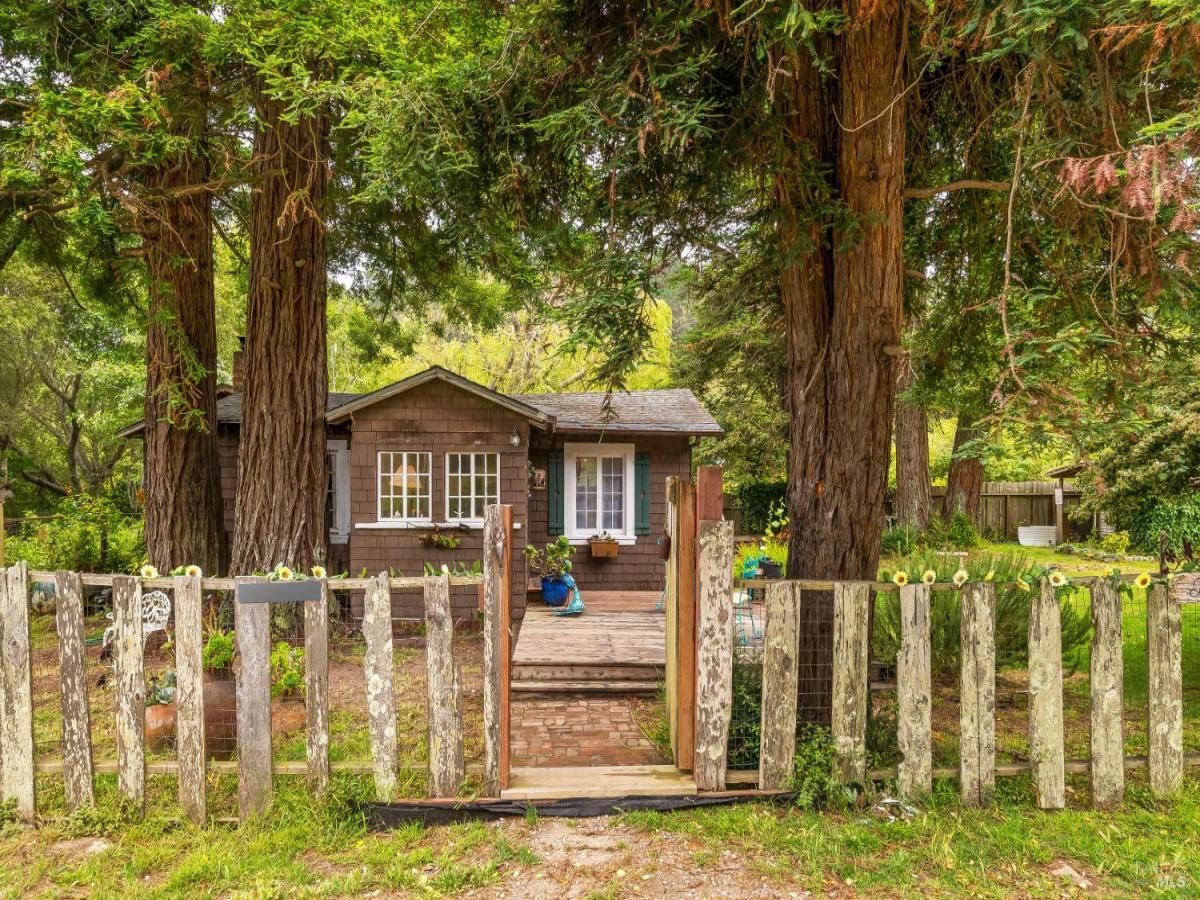 MLS #325070468 img 0