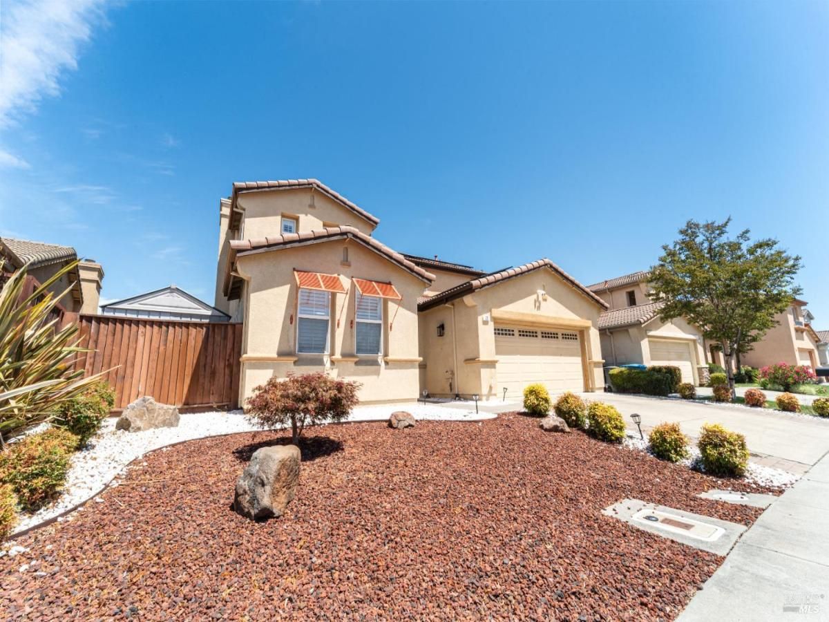 MLS #325070730 img 0