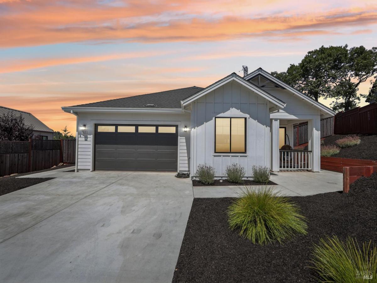 MLS #325070801 img 0