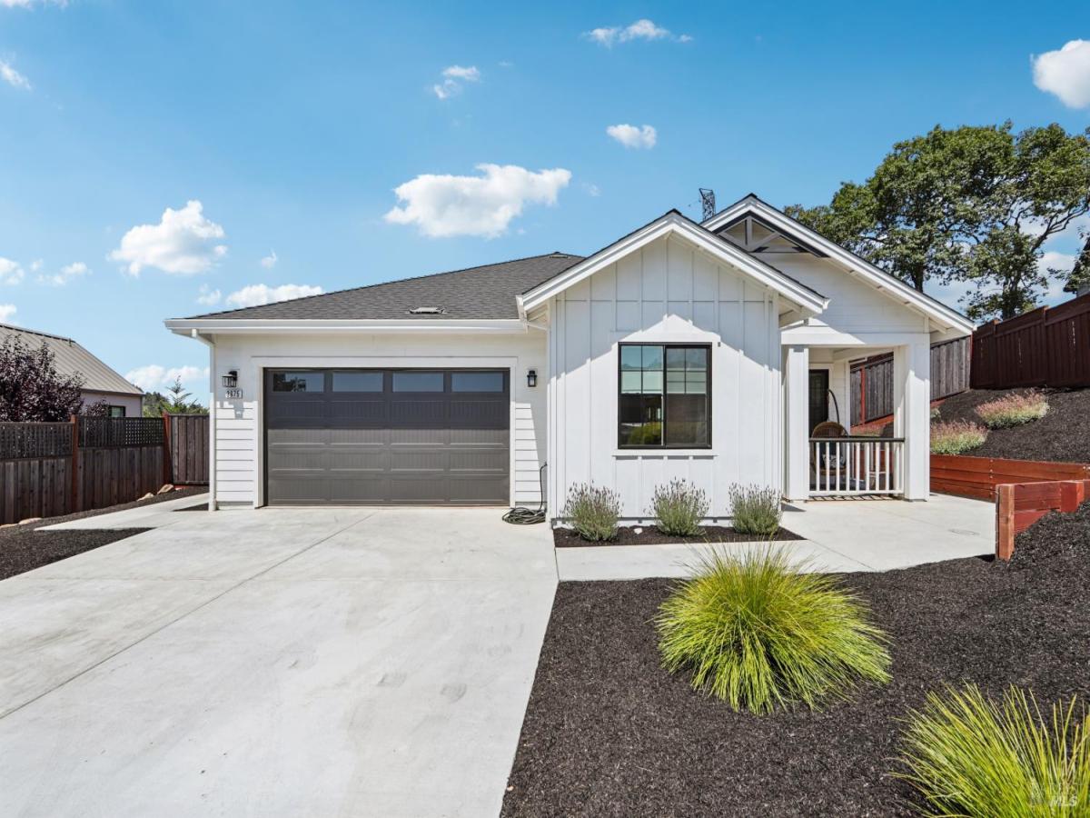 MLS #325070801 img 0