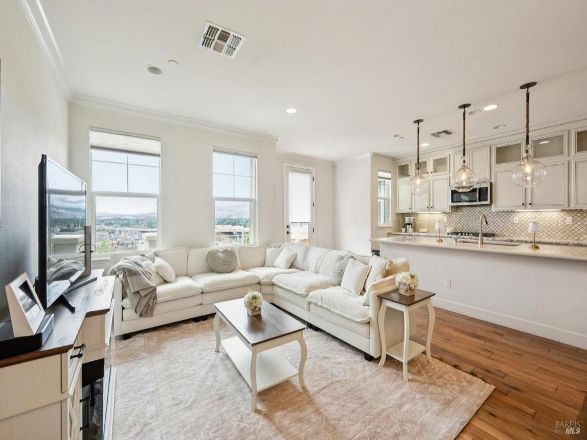 MLS #325070896 img 0