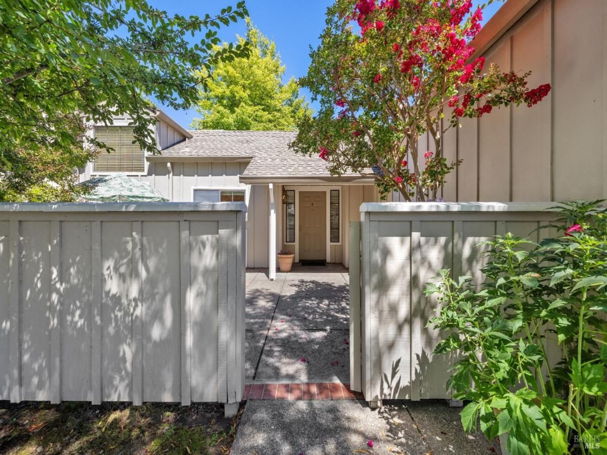 MLS #325071045 img 0