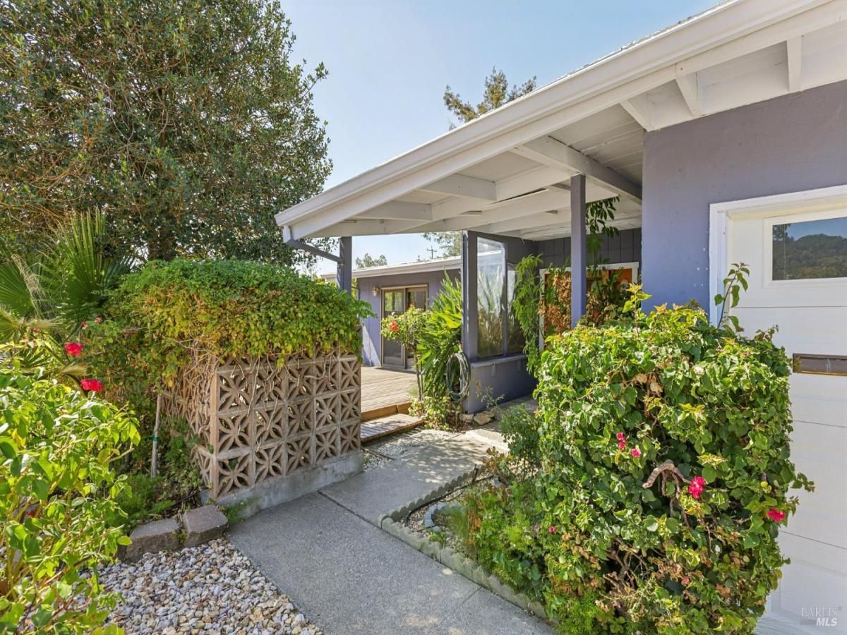 MLS #325071049 img 0