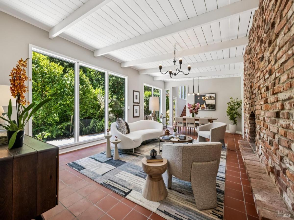 MLS #325071779 img 0