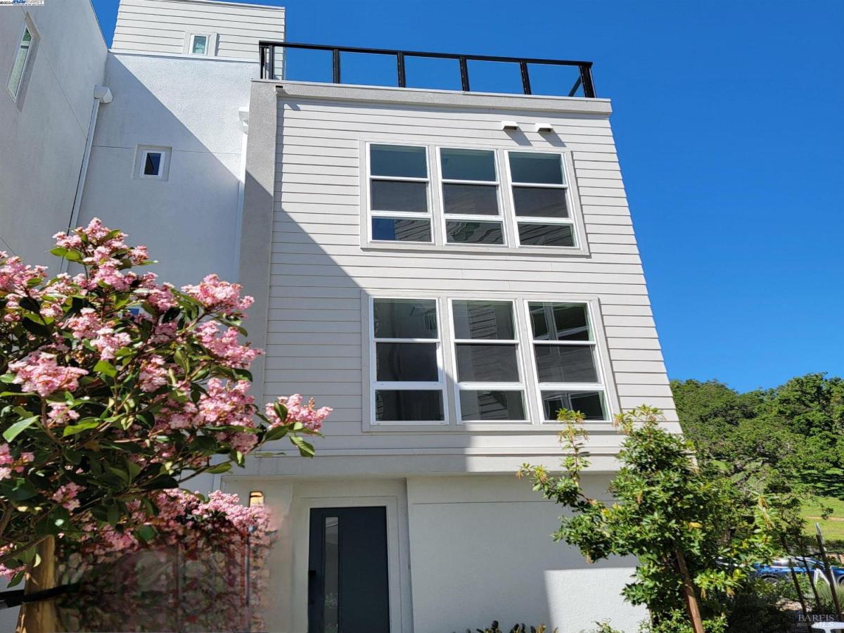 MLS #325072087 img 0