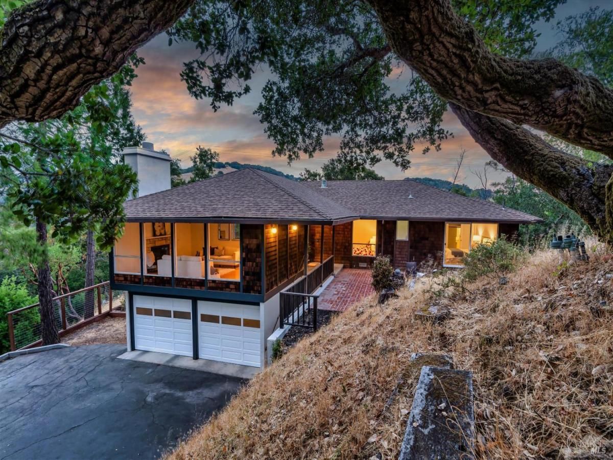 MLS #325072200 img 0