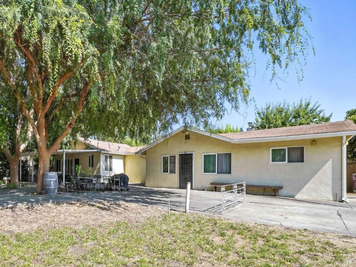 MLS #325072228 img 0