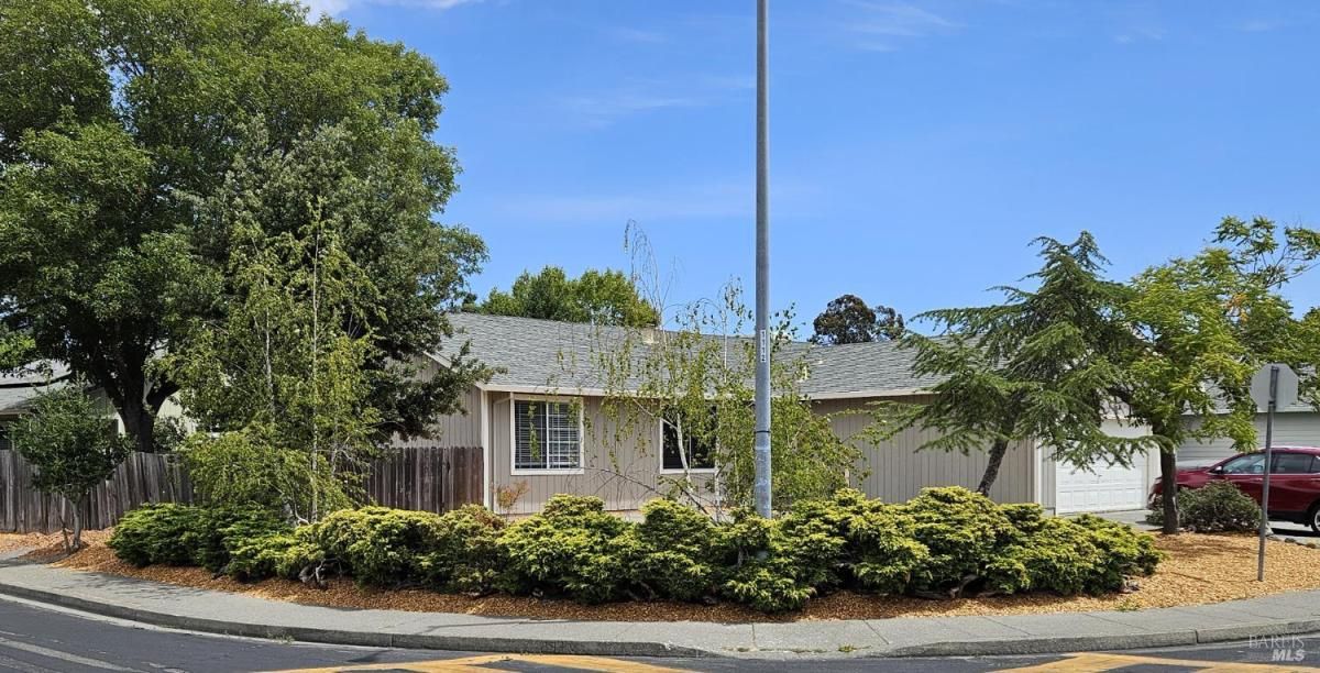 MLS #325072250 img 0