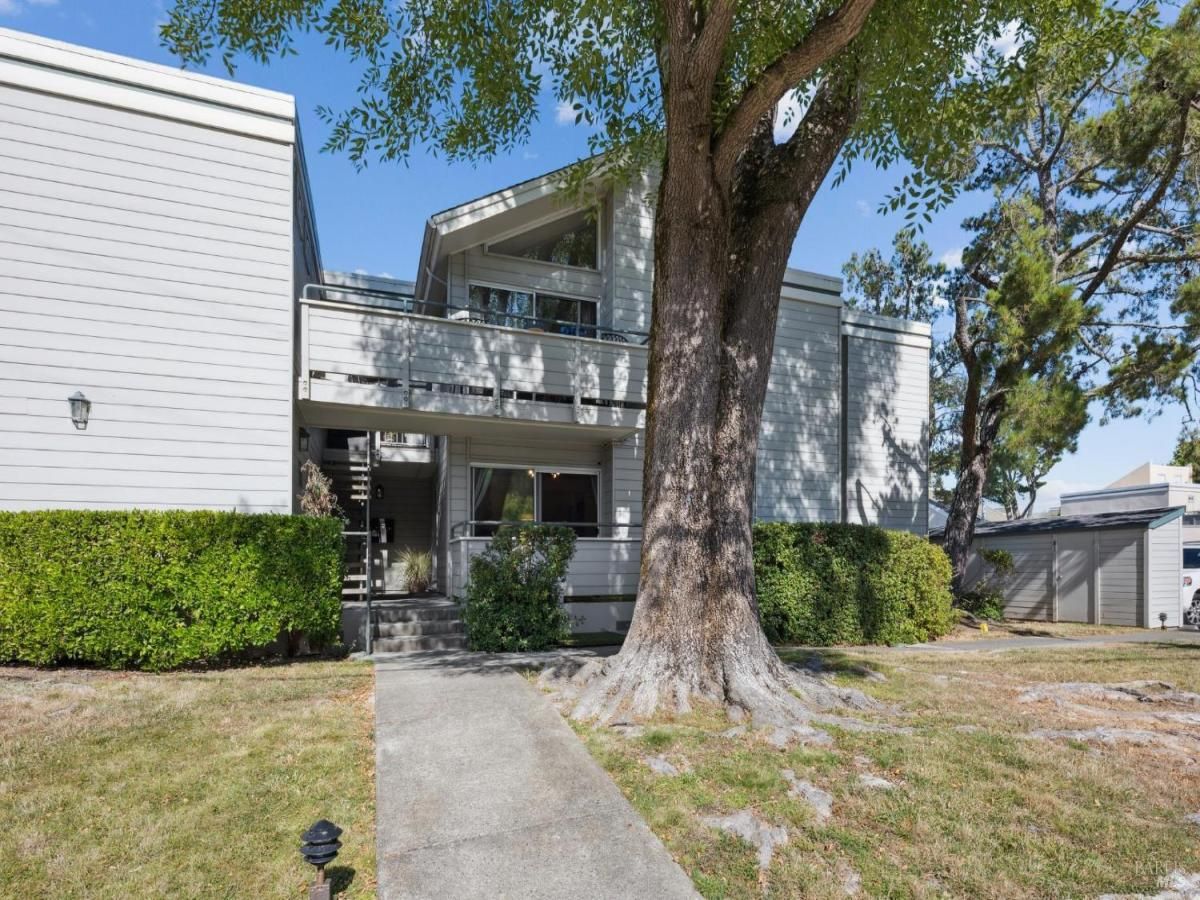 MLS #325072363 img 0