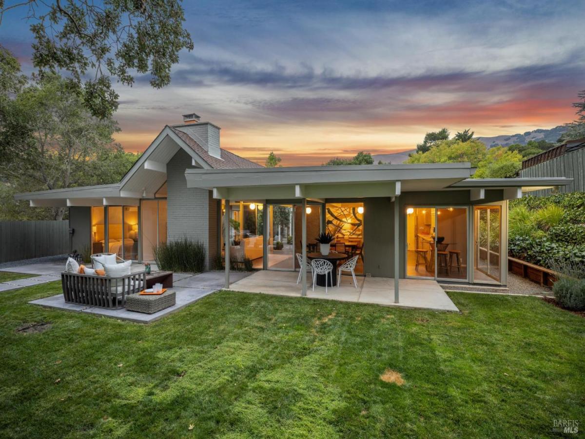 MLS #325072403 img 0