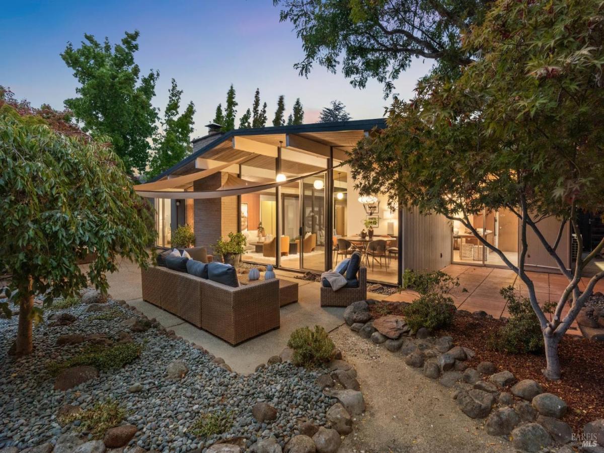 MLS #325072417 img 0