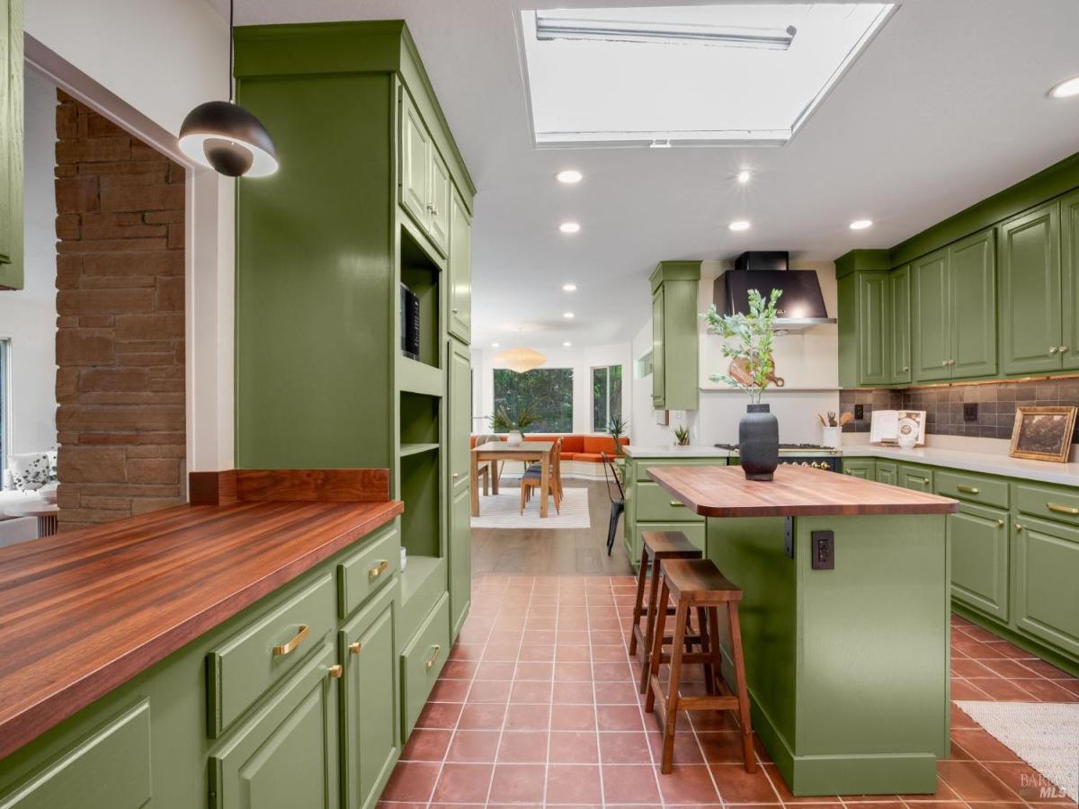 MLS #325073031 img 0