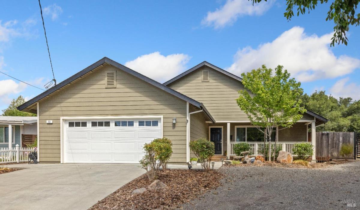 MLS #325073240 img 0