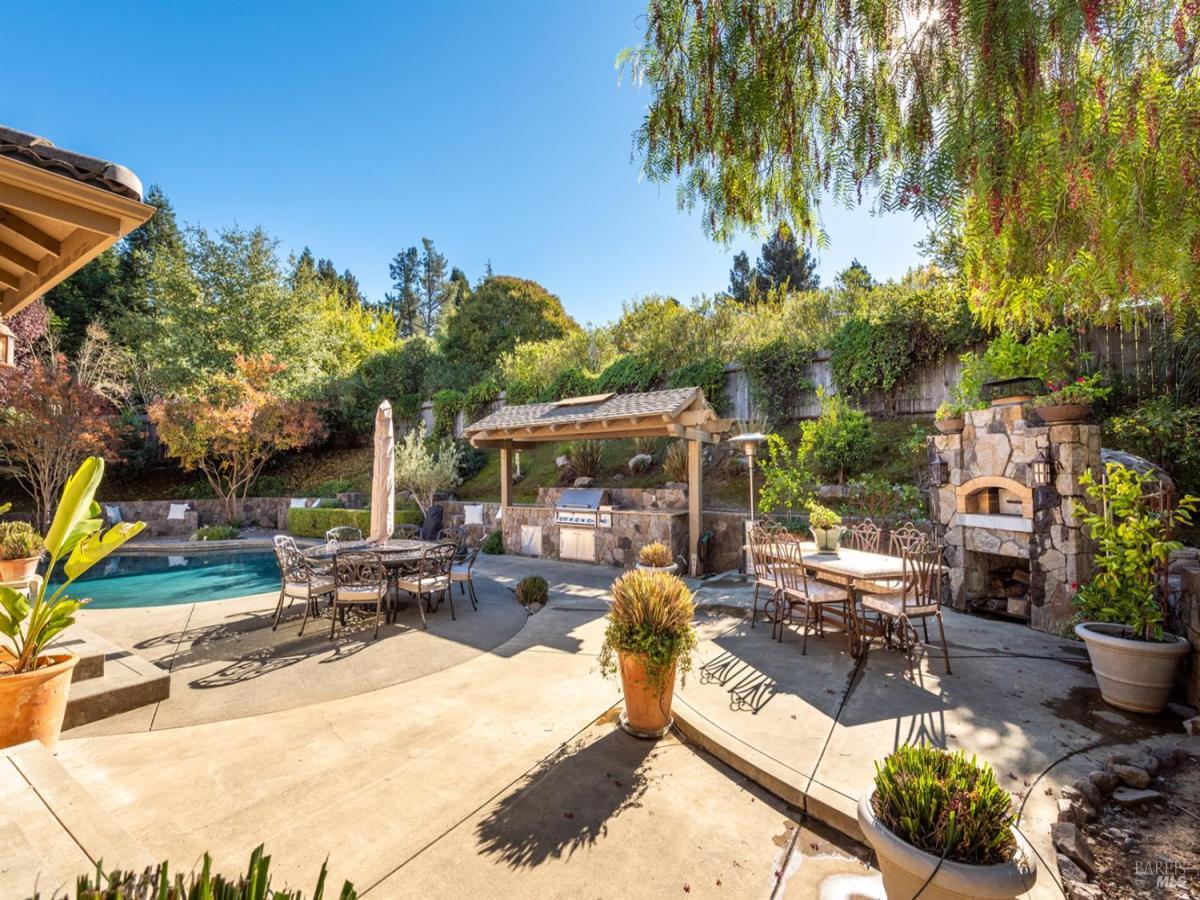 MLS #325073291 img 0