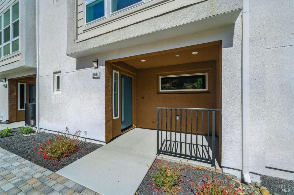 MLS #325073373 img 0