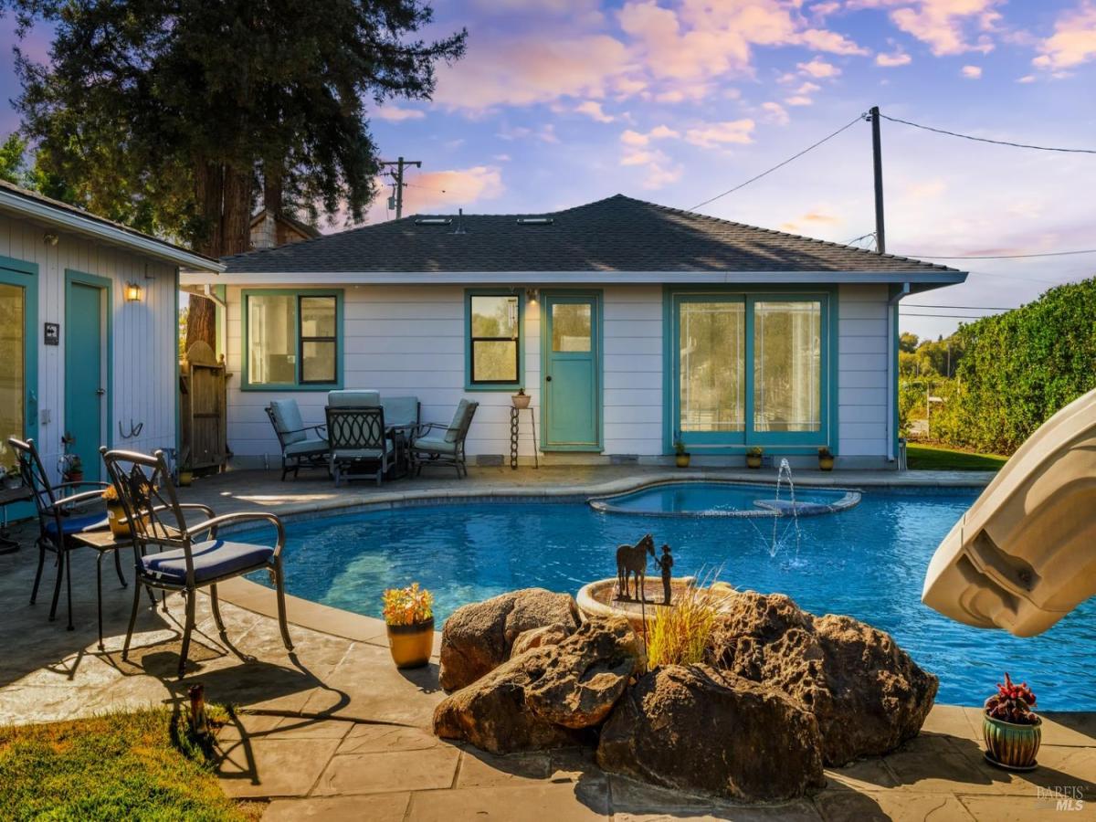 MLS #325073563 img 0