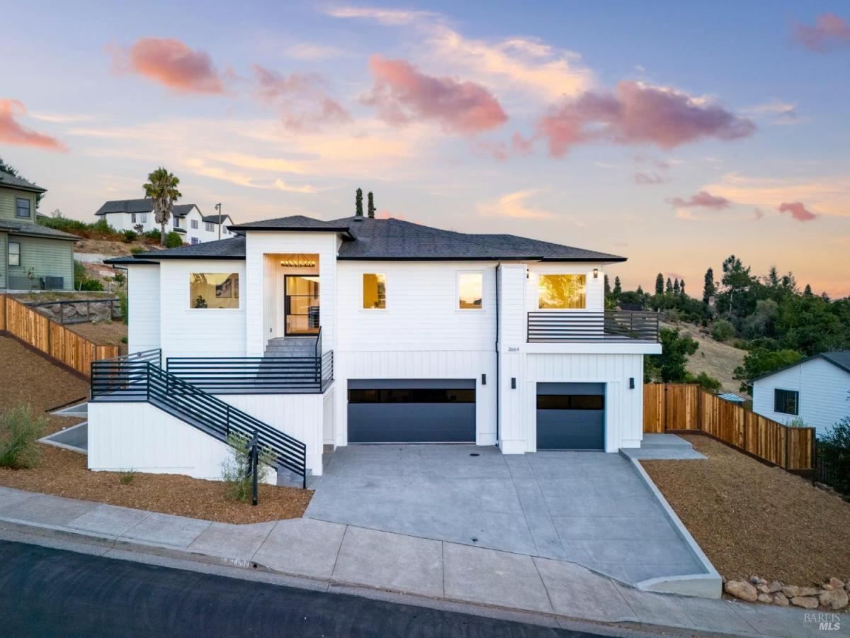 MLS #325073584 img 0