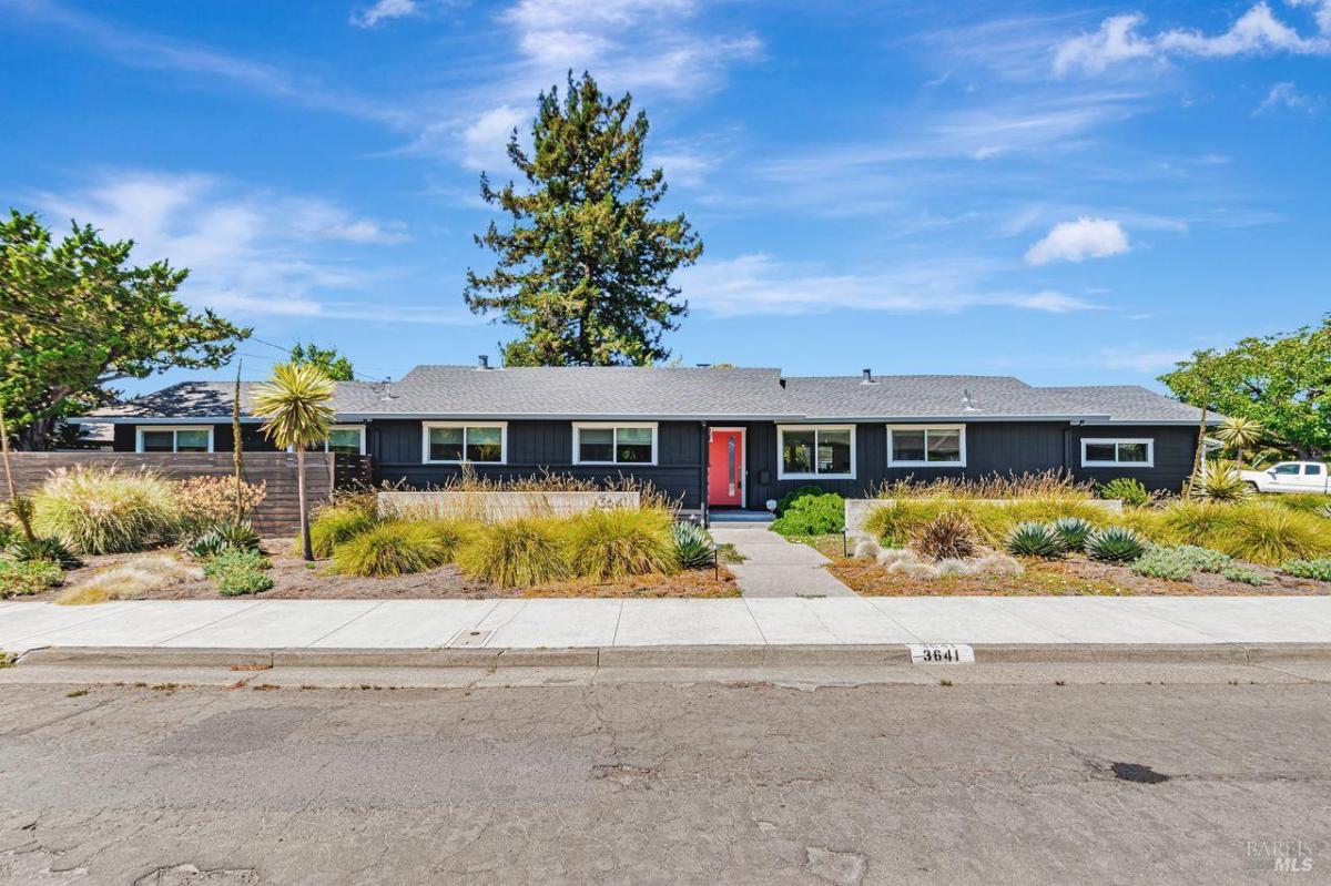 MLS #325073895 img 0