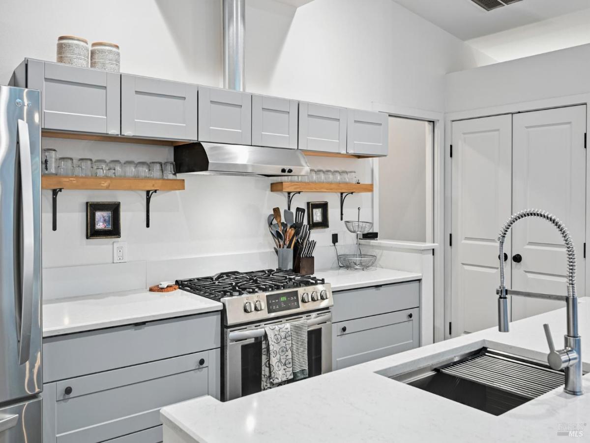 MLS #325074262 img 0