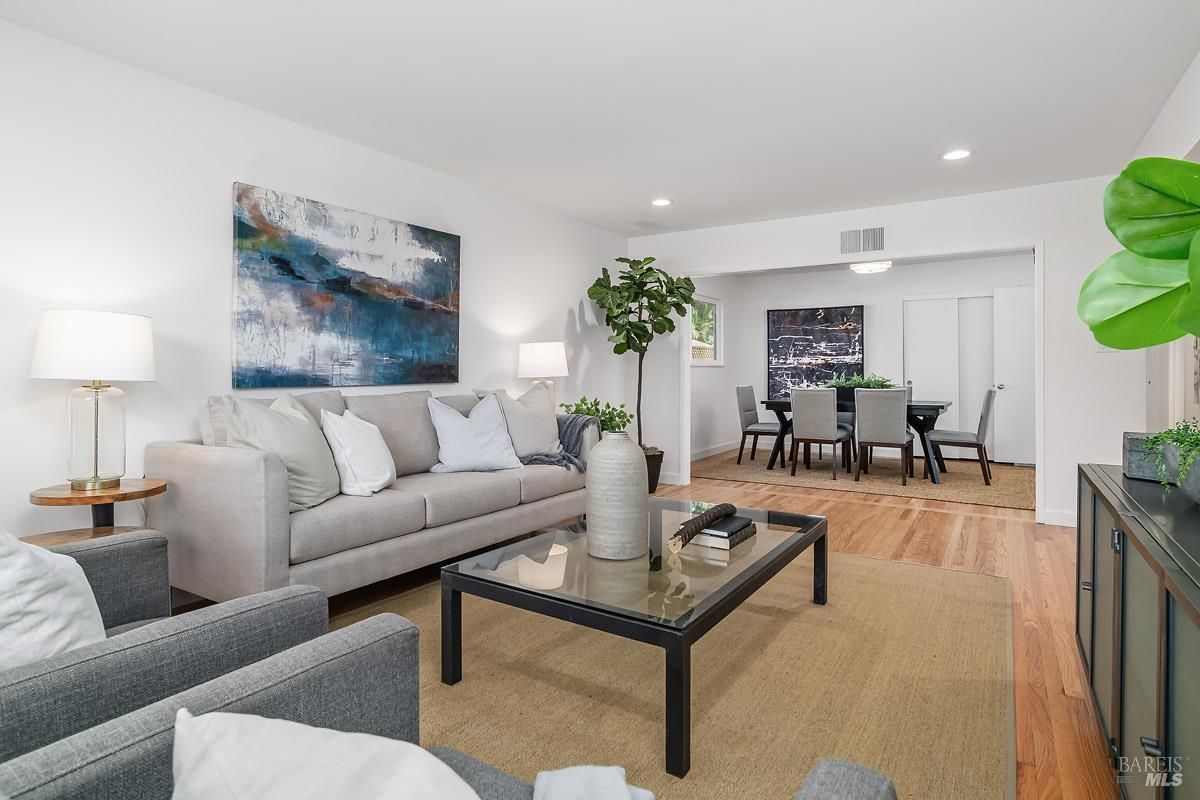 MLS #325074622 img 0