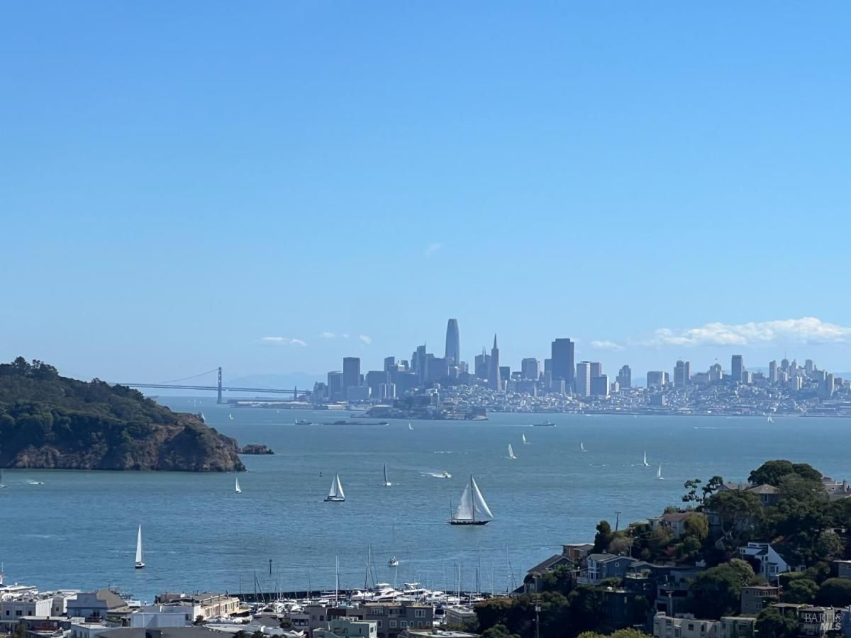 MLS #325075737 img 0