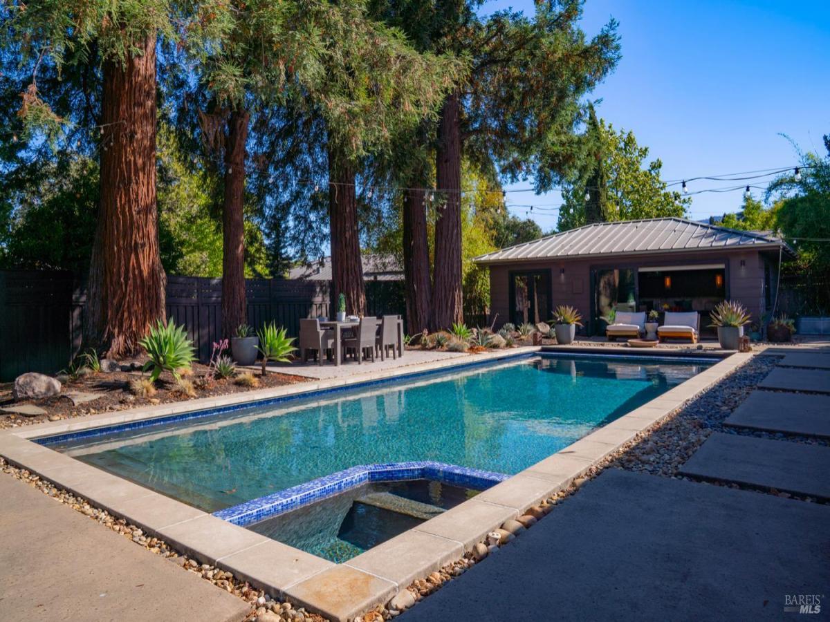 MLS #325076392 img 0