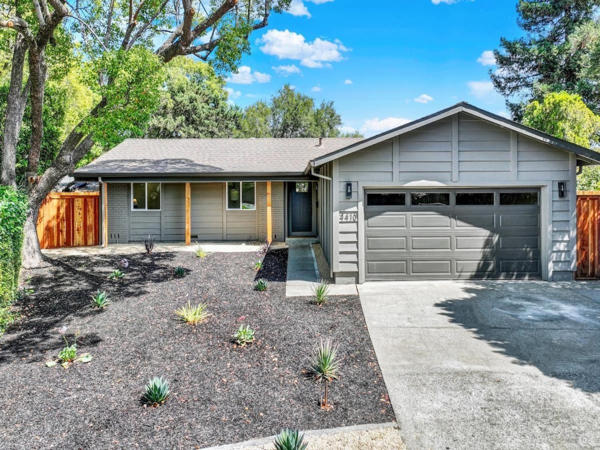 MLS #325076433 img 0