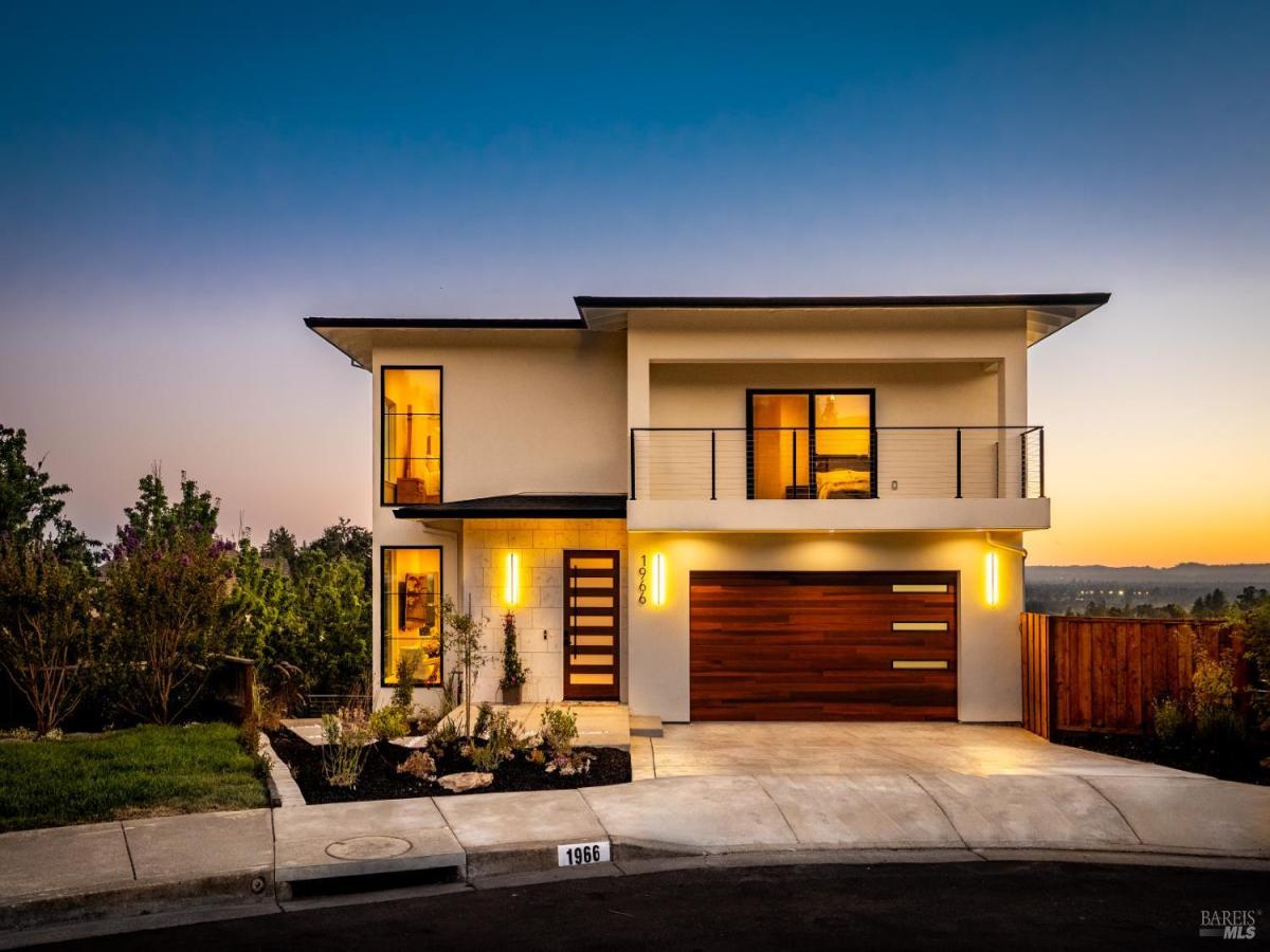 MLS #325076538 img 0