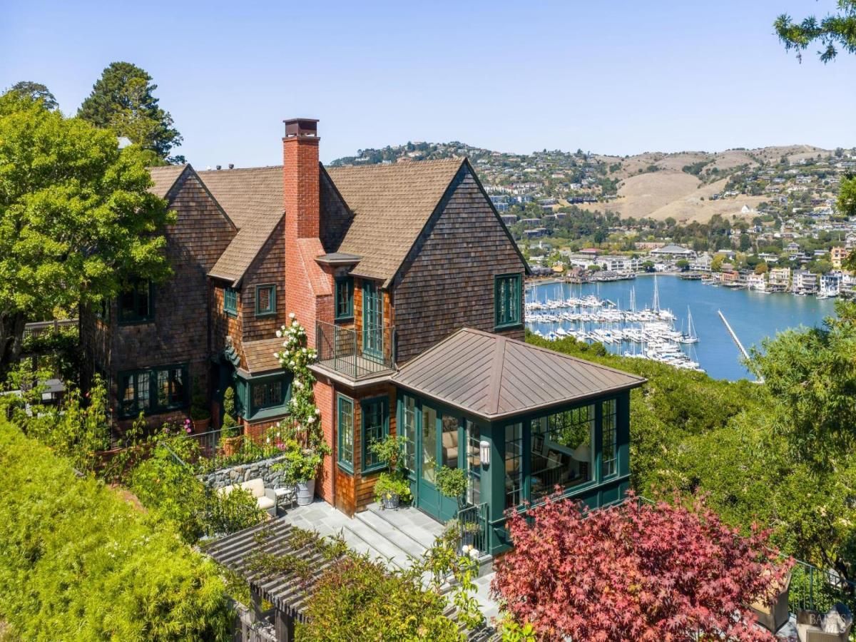 MLS #325077632 img 0