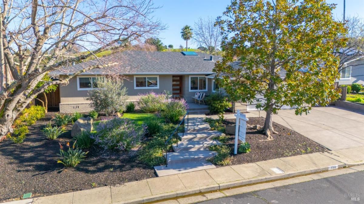 MLS #325077653 img 0