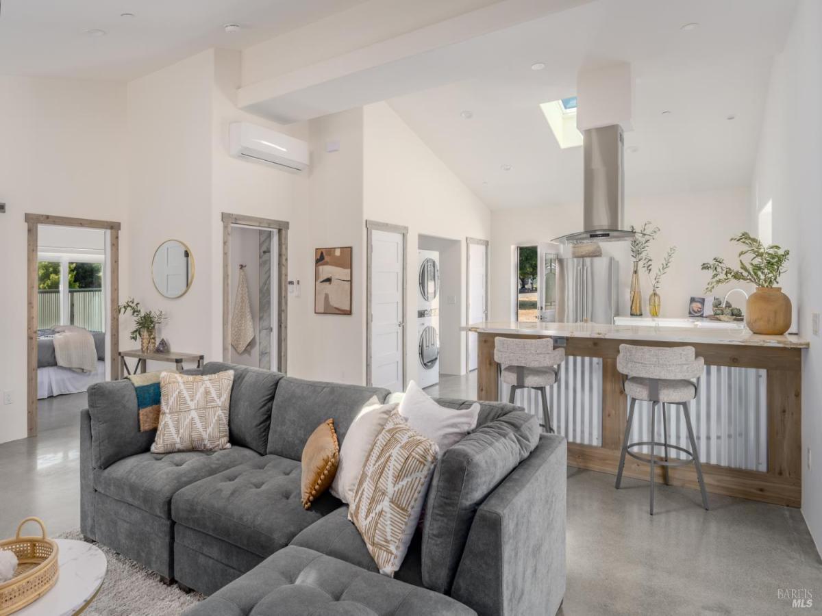 MLS #325080554 img 0