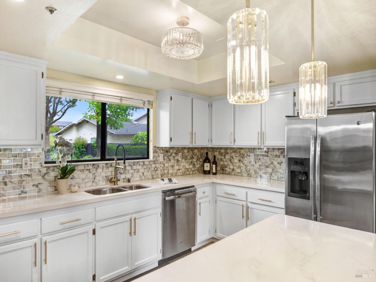 MLS #325080595 img 0