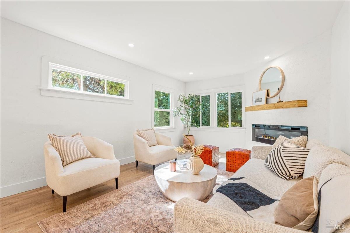 MLS #325080660 img 0