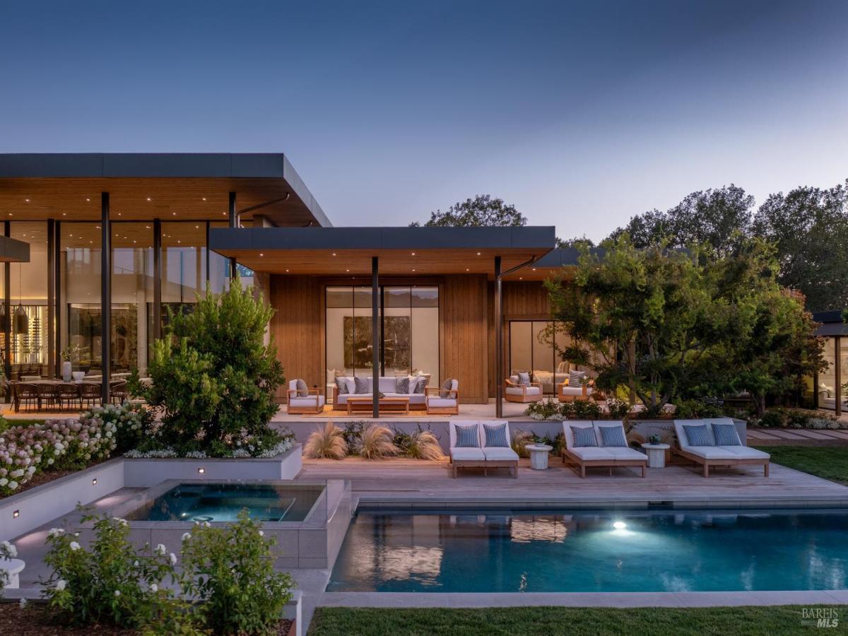 MLS #325080911 img 0