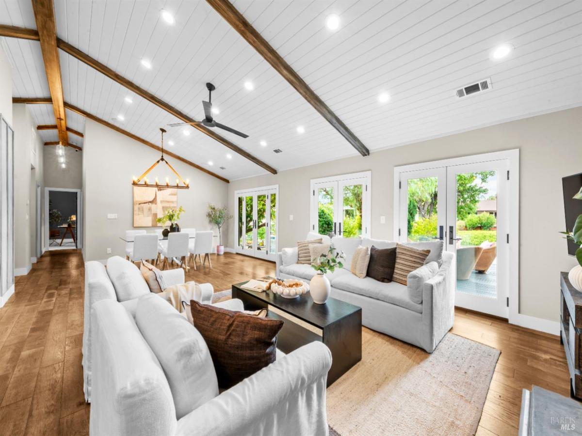 MLS #325081402 img 0