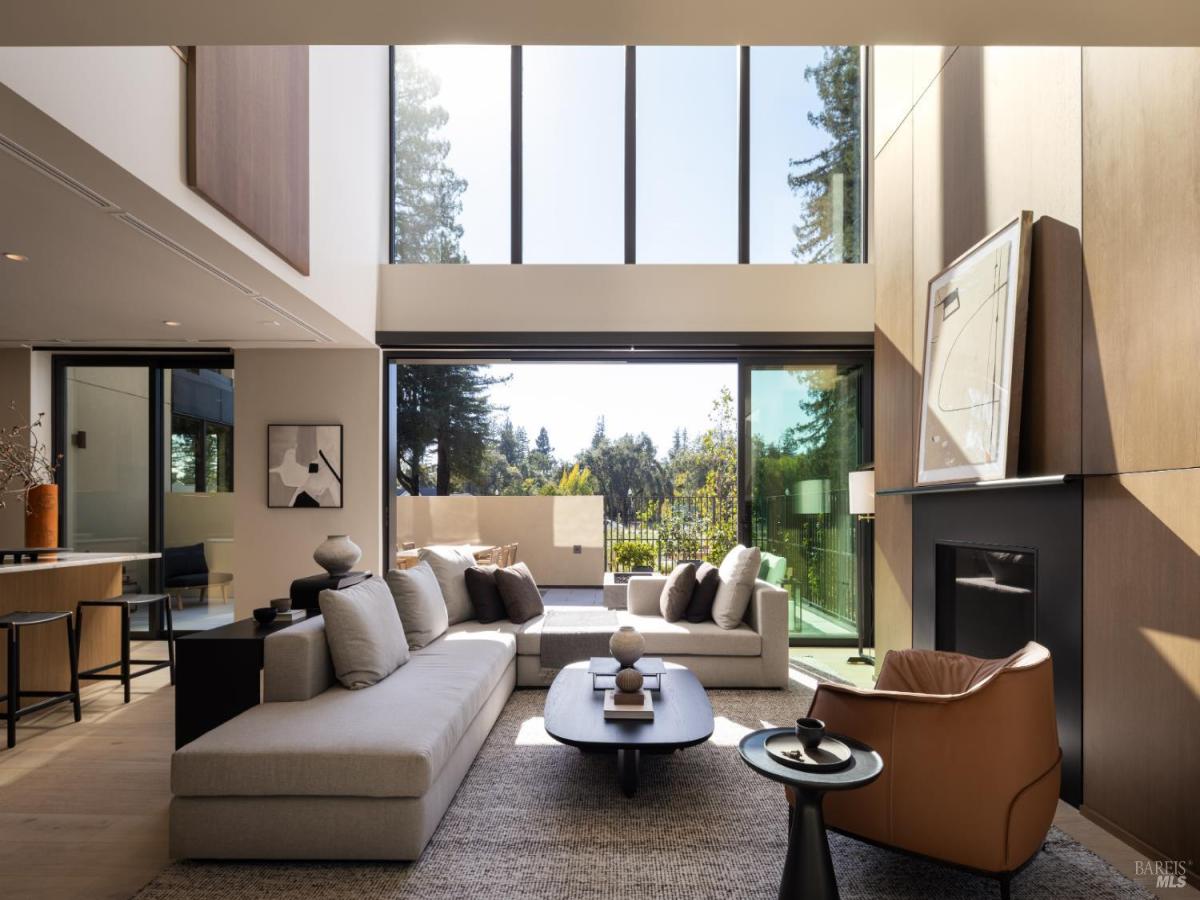 MLS #325081943 img 0