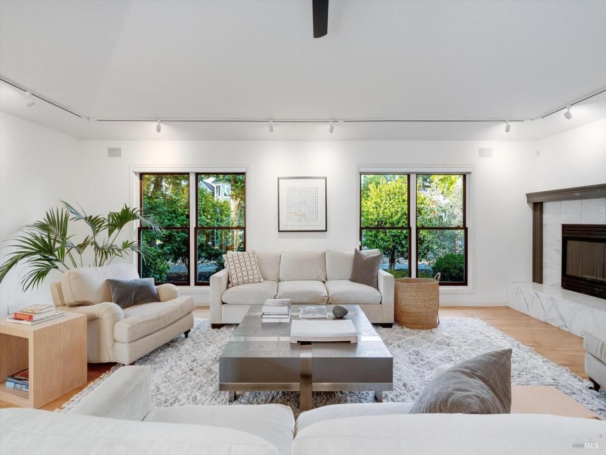 MLS #325082472 img 0